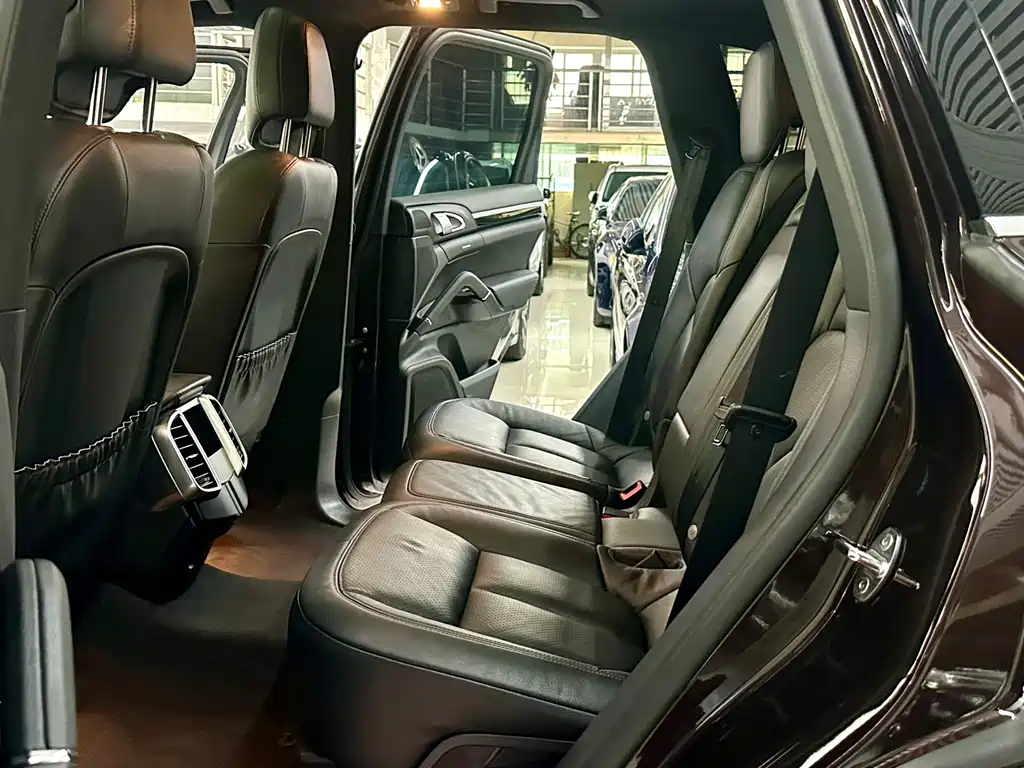 Porsche Cayenne — миниатюра 18