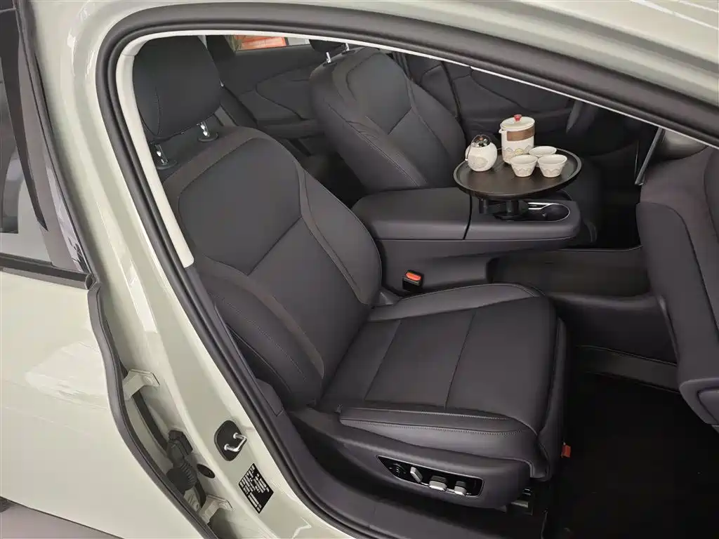 Hongqi 05 2025 550