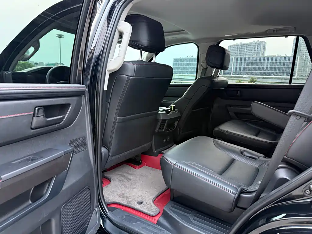 Toyota Sequoia — миниатюра 5