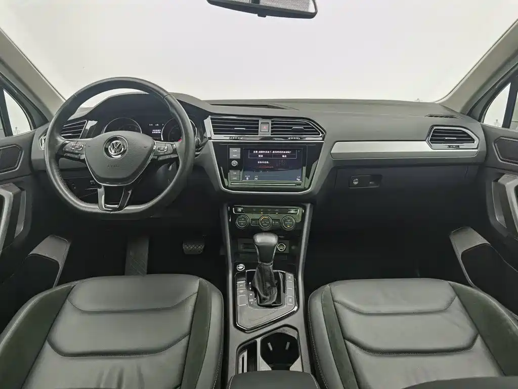 Volkswagen Tiguan L — миниатюра 5