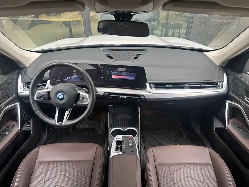 BMW IX1