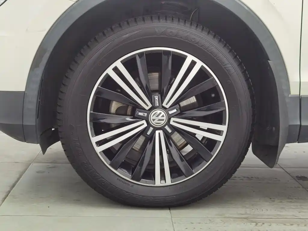Volkswagen Tiguan L — миниатюра 17