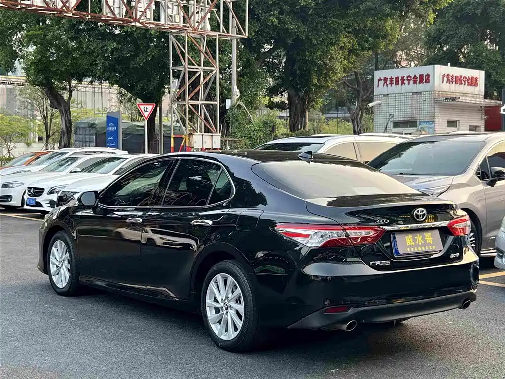 Toyota Camry — миниатюра 7