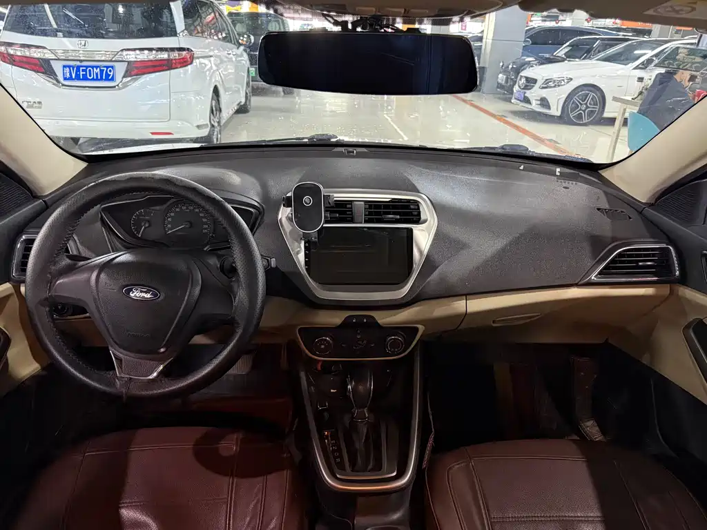 Ford Escort 2015 1.5L AT Comfort