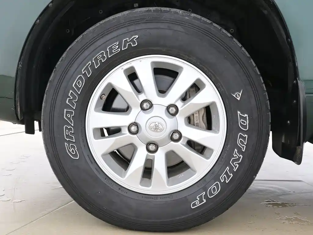 Toyota Land Cruiser 2010 4.0L AT VX