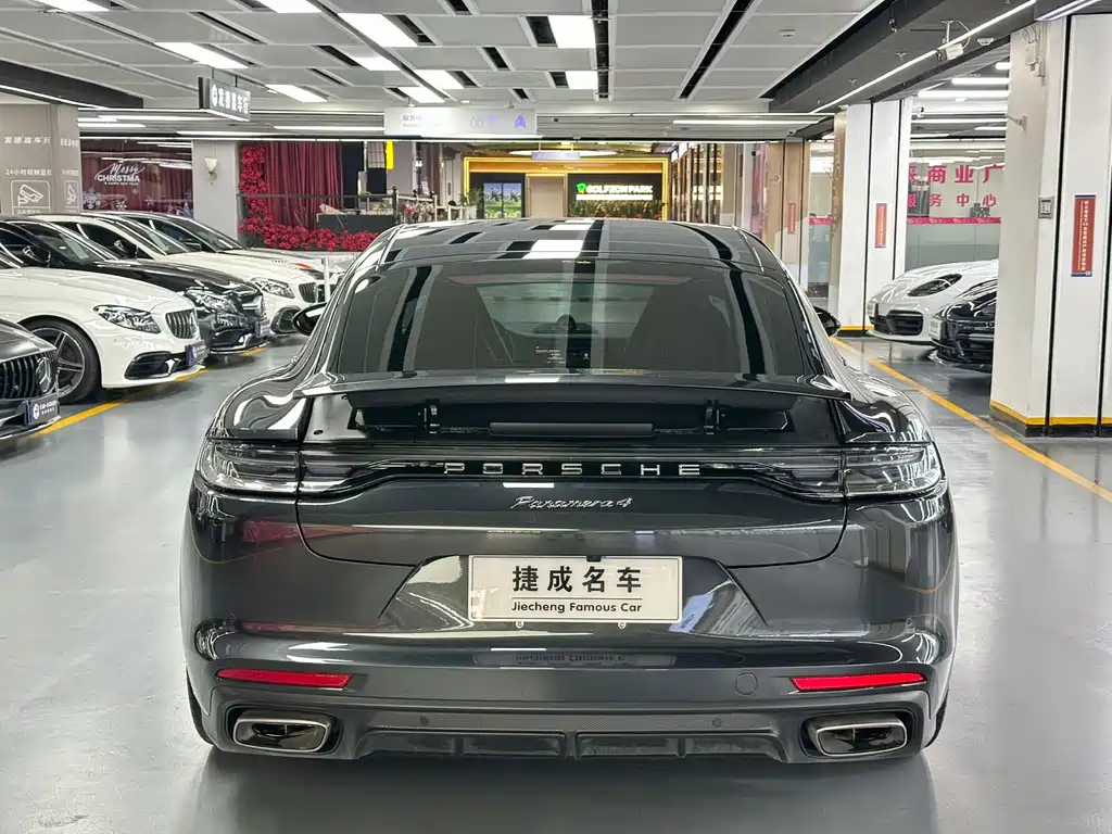 PORSCHE PANAMERA