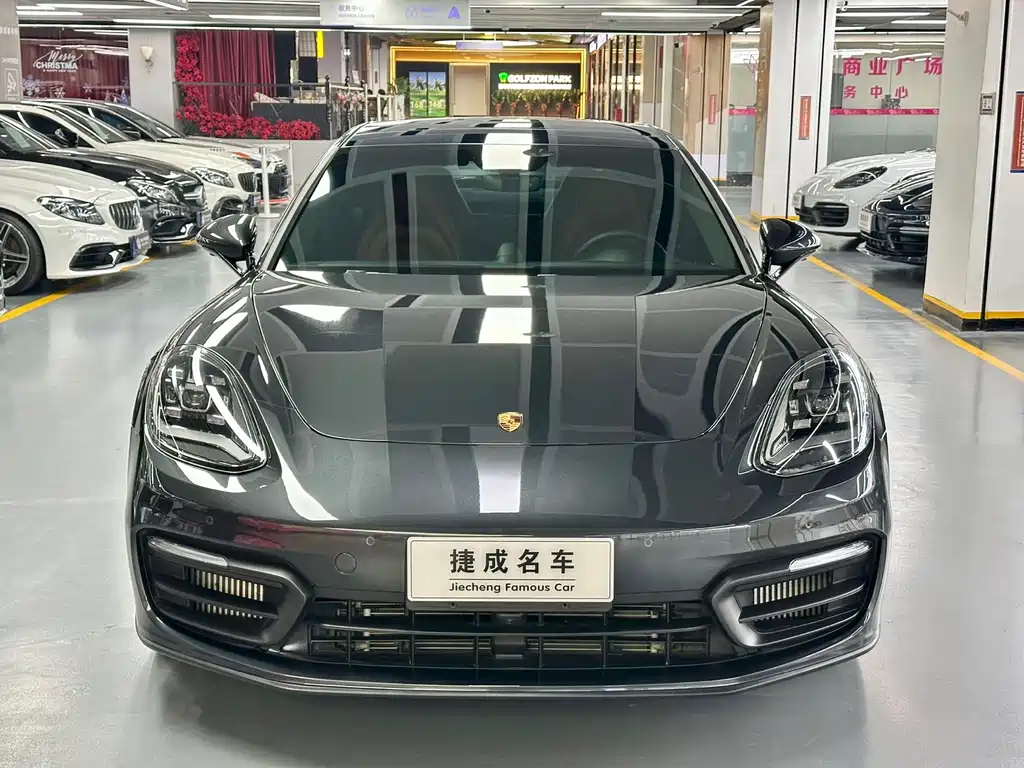 PORSCHE PANAMERA
