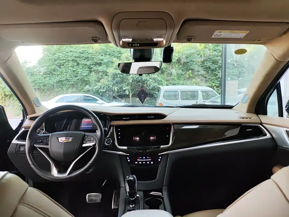 Cadillac XT6 2025 2.0T мест Executive
