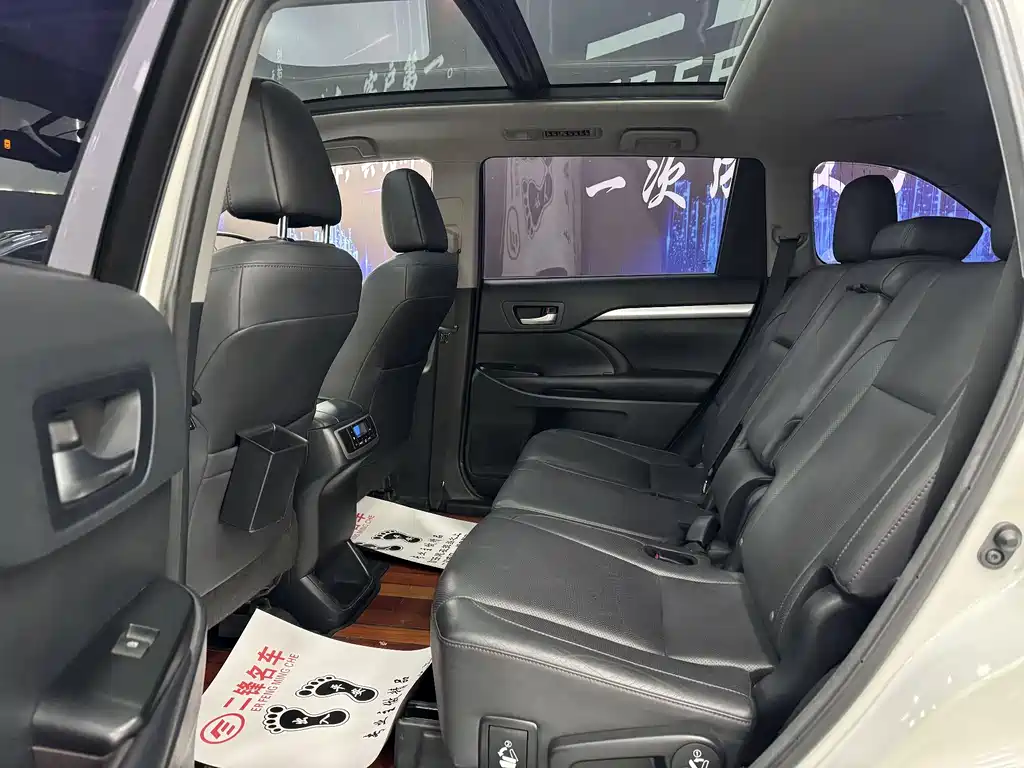 Toyota Highlander 2017 2.0T Luxury 7 мест