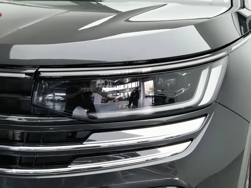 Volkswagen Tavendor 2023 330TSI Luxury