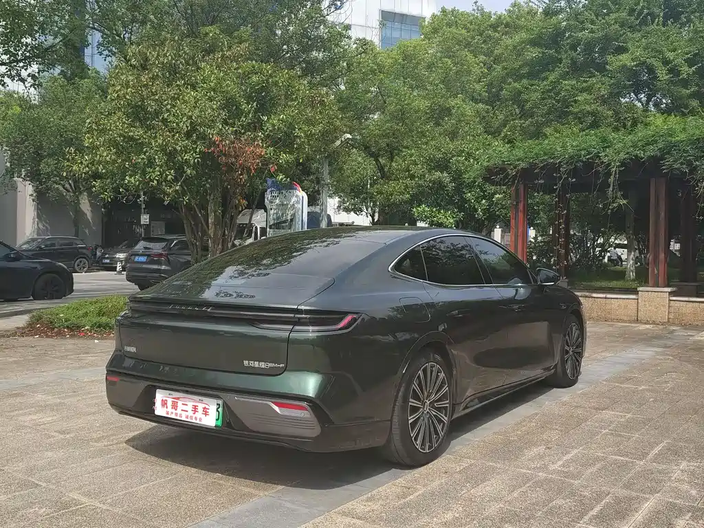 Geely Galaxy Galaxy 8 8 2025 130km EM-i Flagship