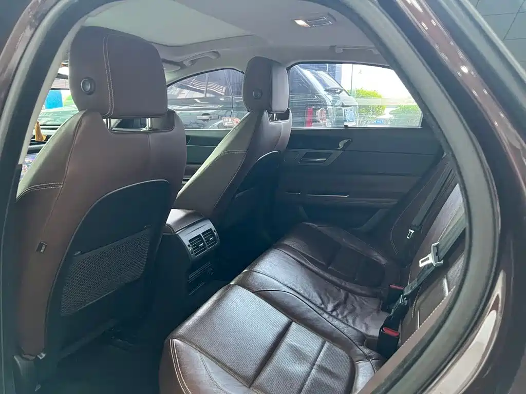 Jaguar XF — миниатюра 6