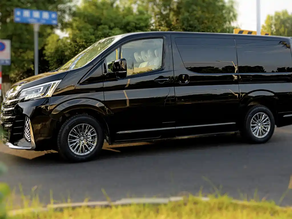 Toyota HiAce 2025 3.5L AT