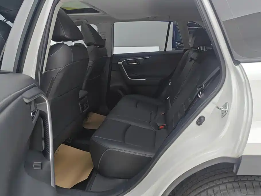 Toyota RAV4 — миниатюра 11