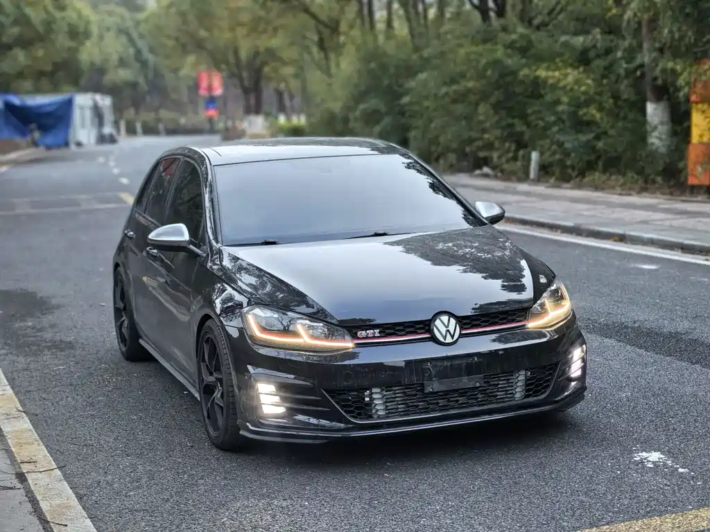 VOLKSWAGEN GOLF GTI