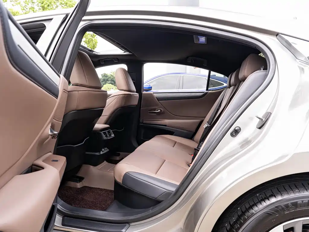 Lexus ES 2025 300h Premium