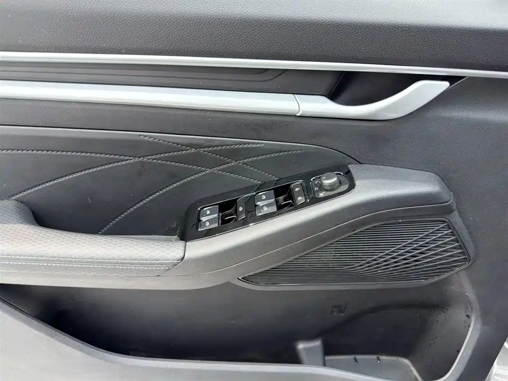 Geely Emgrand 2025 1.5L MT