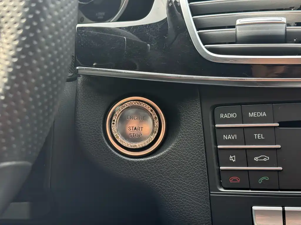 Mercedes-Benz E-Class — миниатюра 9