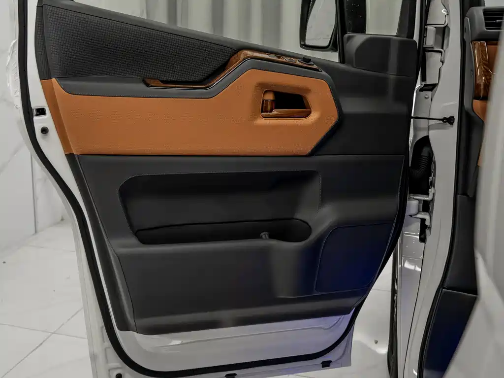 Toyota HiAce 2024 3.5L AT
