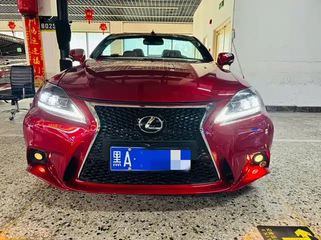 Lexus IS