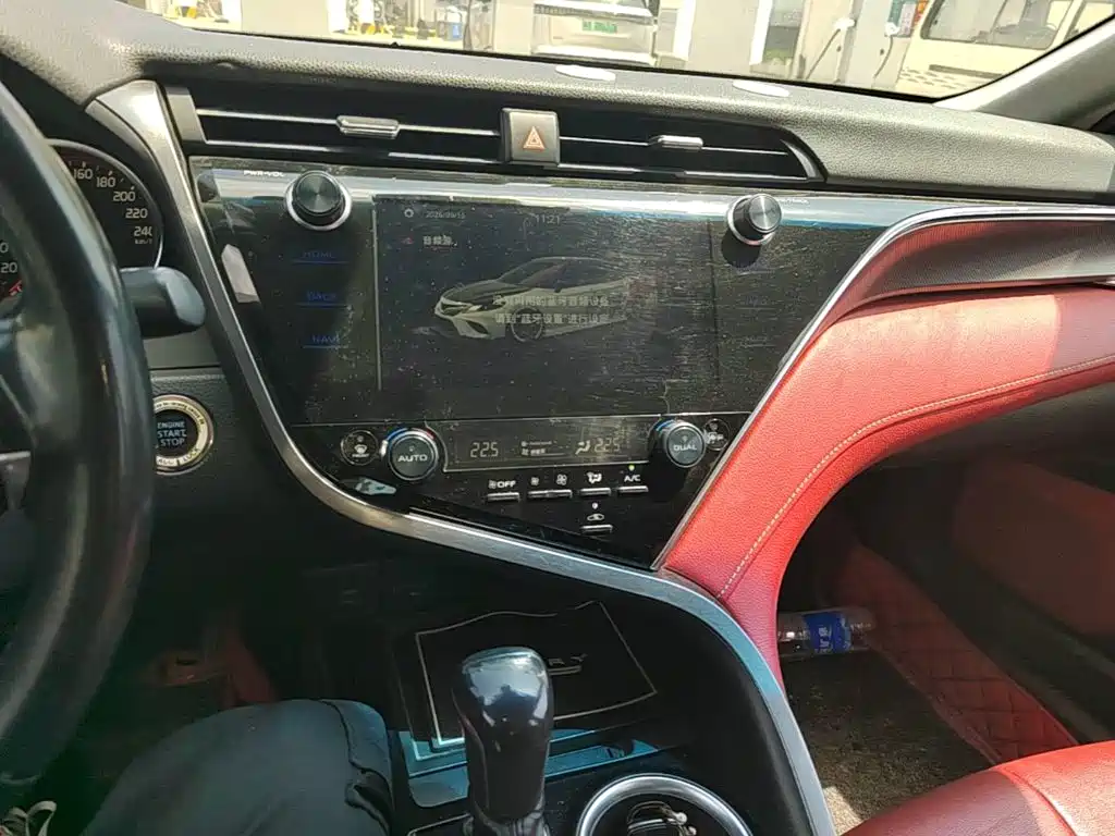 Toyota Camry — миниатюра 13