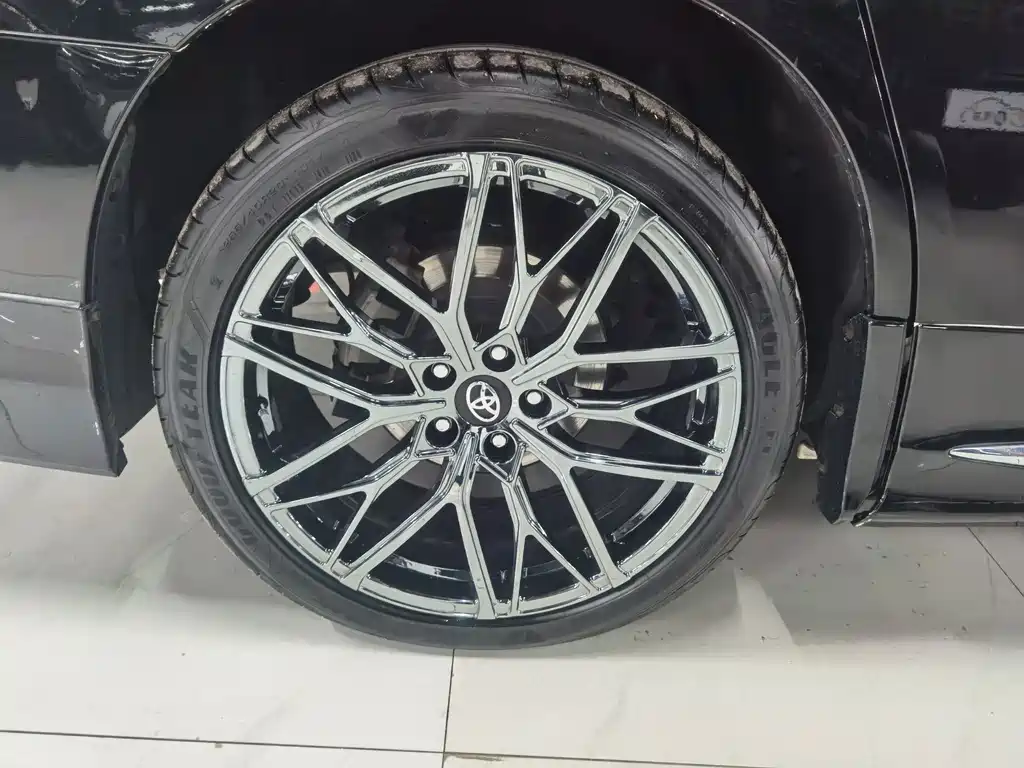 Toyota Alphard — миниатюра 23