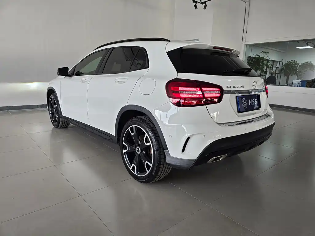 Mercedes-Benz GLA — миниатюра 6