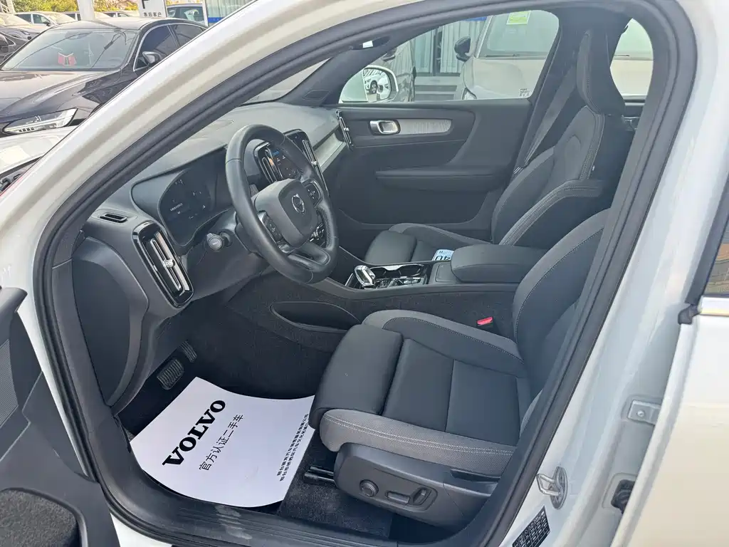 Volvo XC40 — миниатюра 3