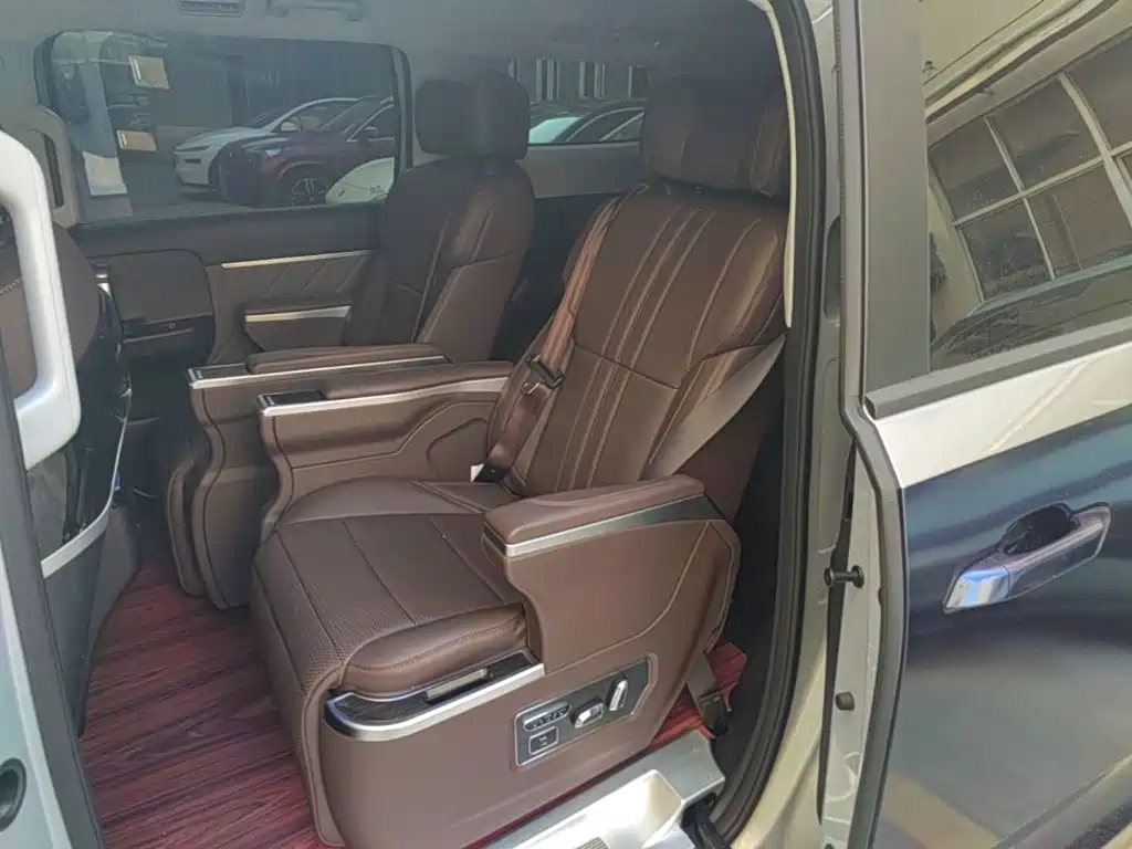 Wuling Xingguang 730 New Energy — миниатюра 17