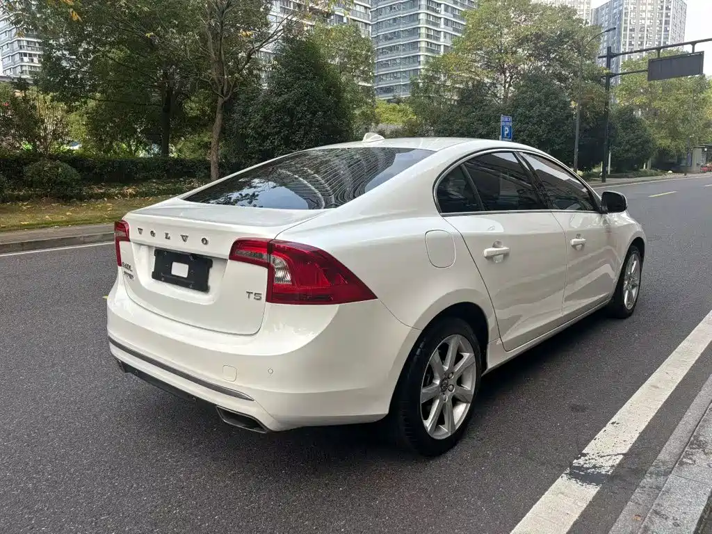 Volvo S60 — миниатюра 4