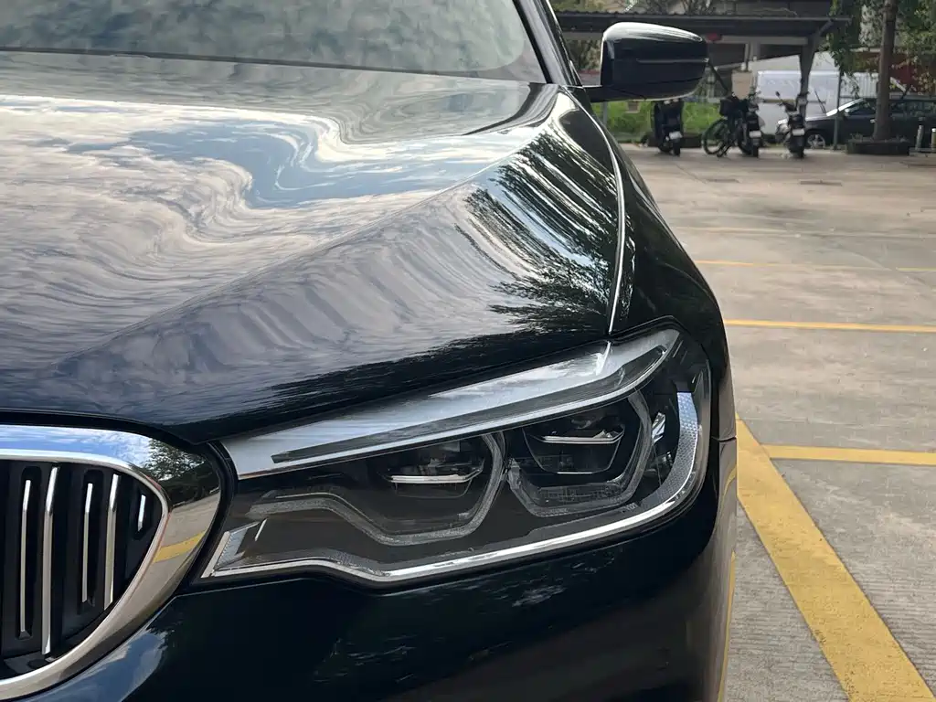 BMW 5 Series — миниатюра 12