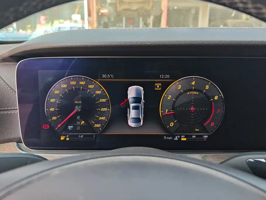 Mercedes-Benz E-Class — миниатюра 14