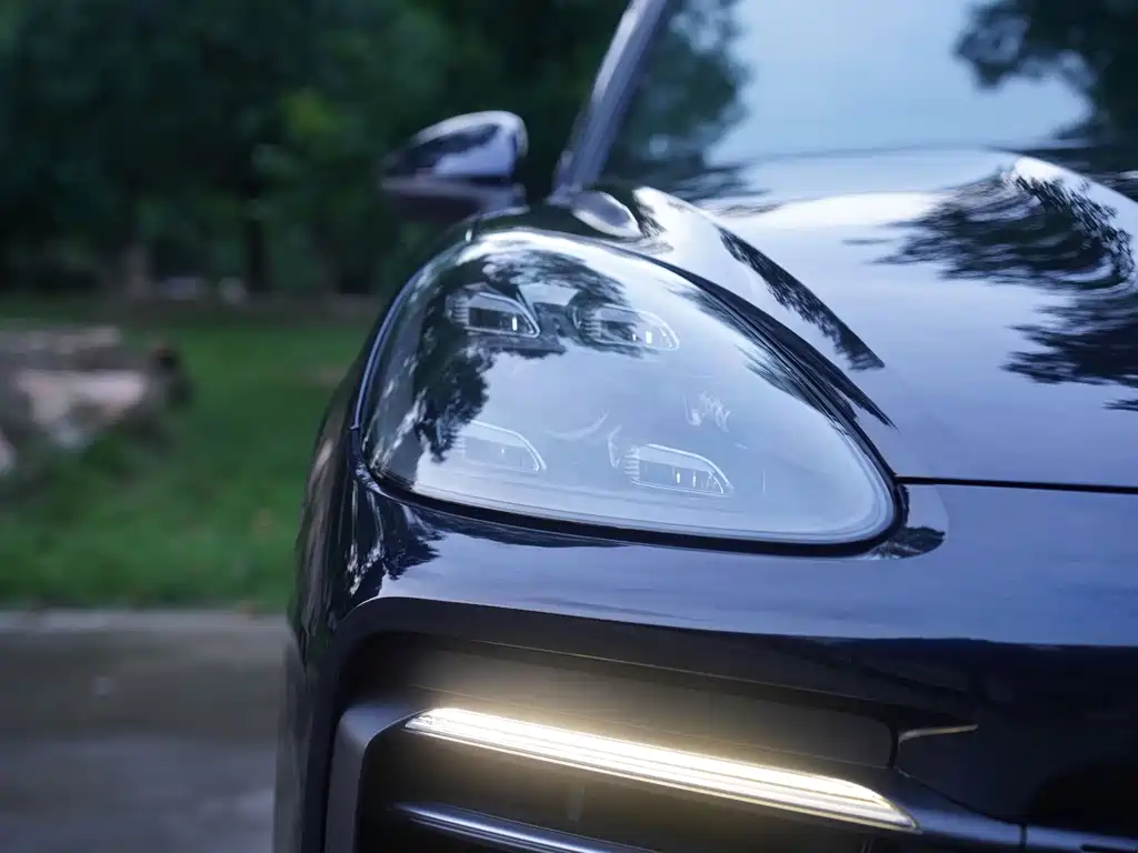 Porsche Cayenne — миниатюра 9