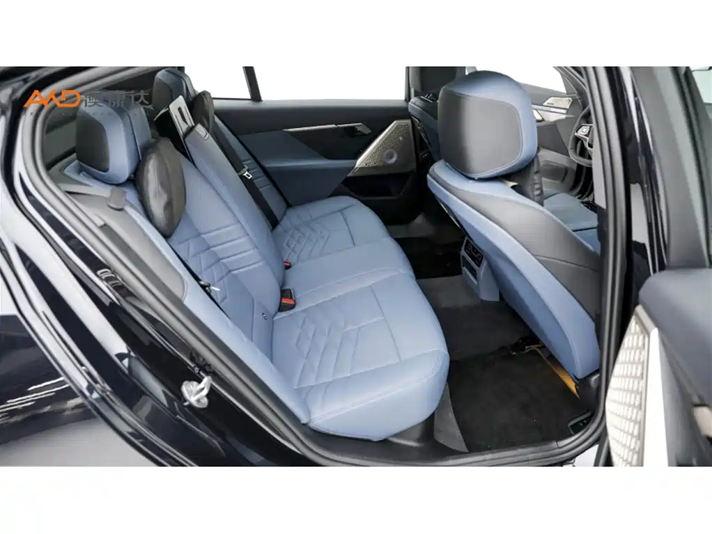 BMW 5 Series — миниатюра 8