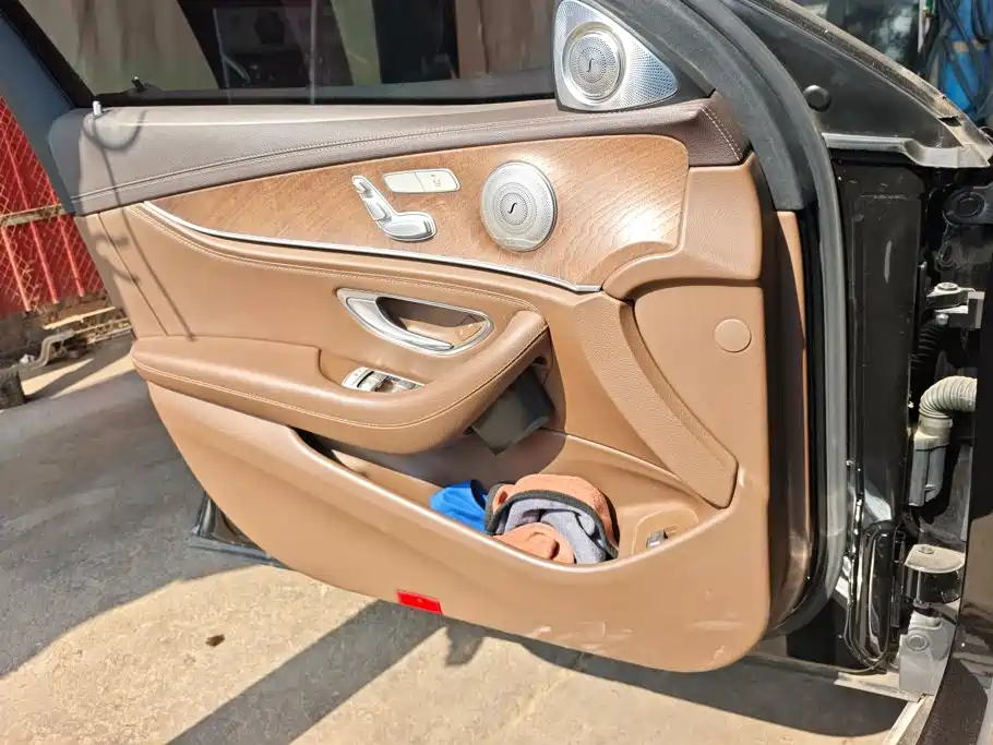 Mercedes-Benz E-Class — миниатюра 7