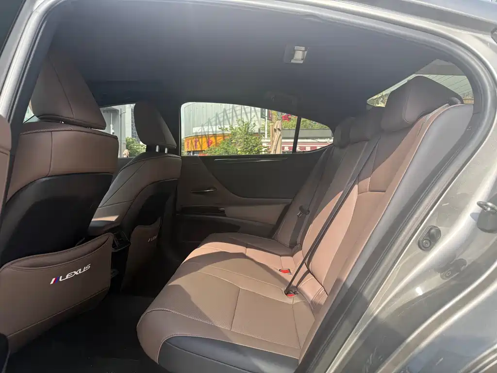 Lexus ES 2022 300h