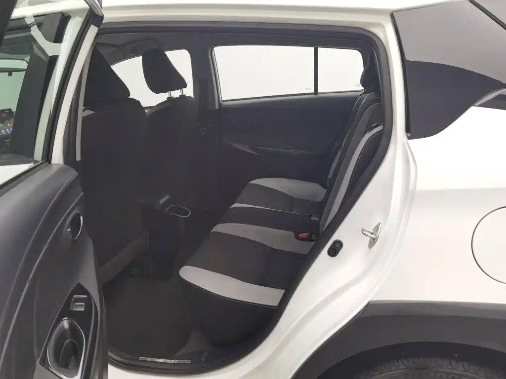 Toyota Yaris L — миниатюра 15