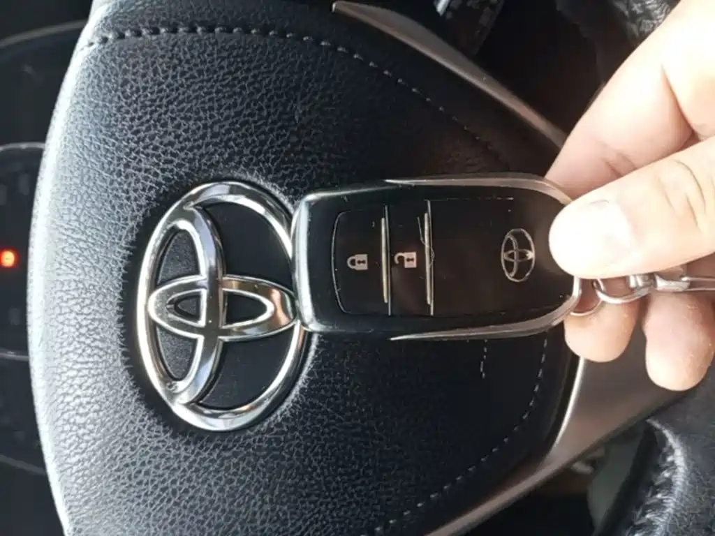 Toyota RAV4 — миниатюра 9