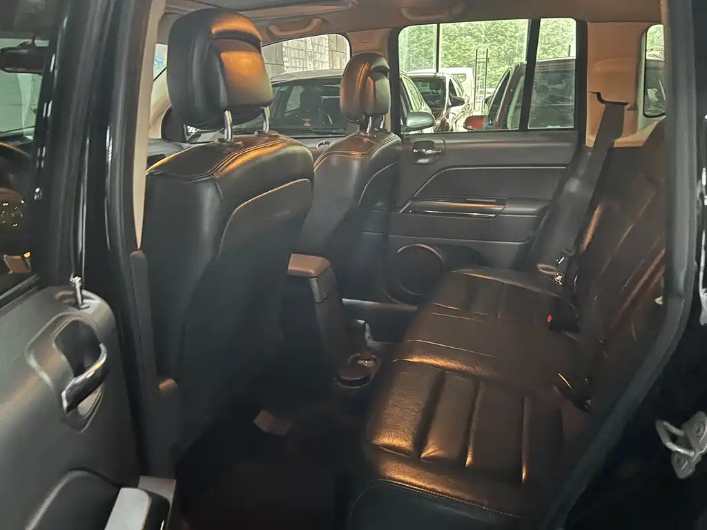 Jeep Compass (Import) — миниатюра 10