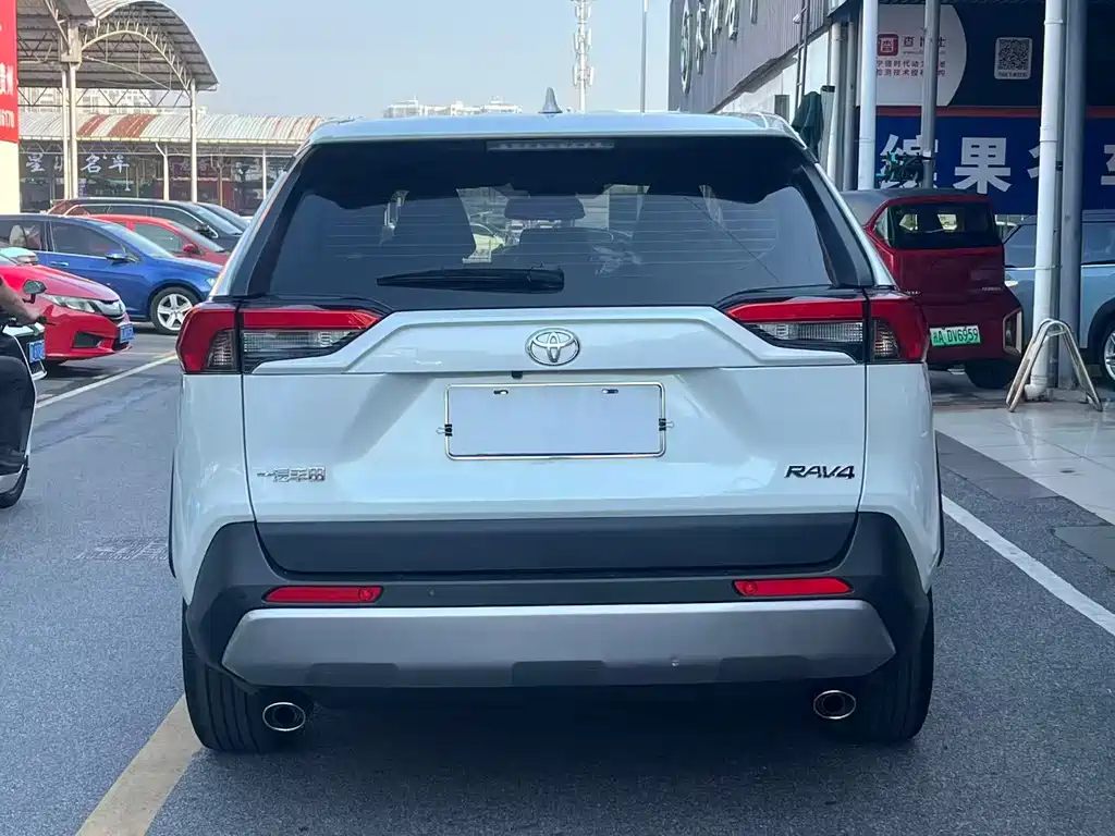 Toyota RAV4 — миниатюра 5