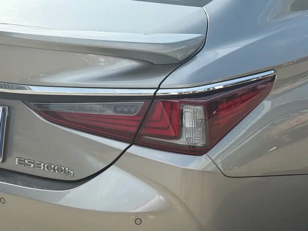 Lexus ES 2022 300h