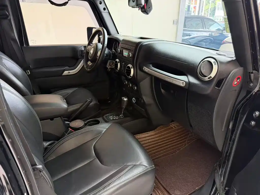 Jeep Wrangler — миниатюра 6