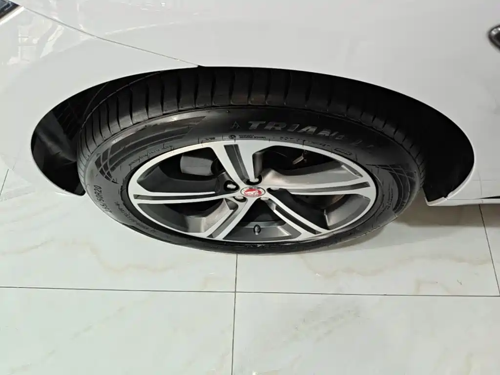 Jaguar F-PACE — миниатюра 23