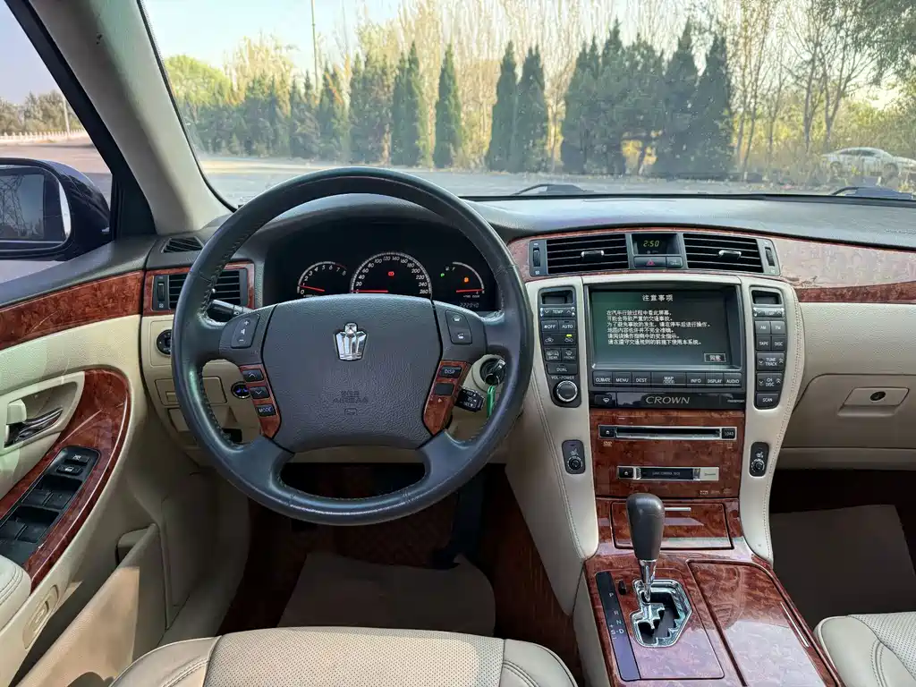 Toyota Crown — миниатюра 15