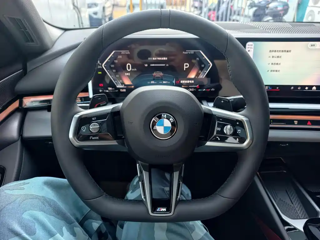 BMW 5 Series — миниатюра 13