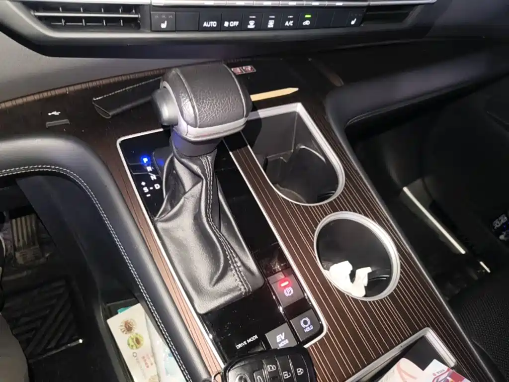 Toyota Granvia — миниатюра 14