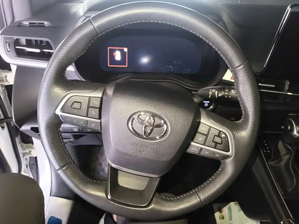 Toyota Granvia — миниатюра 11
