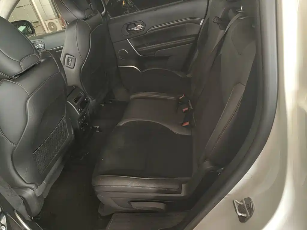 Jeep Grand Commander — миниатюра 17