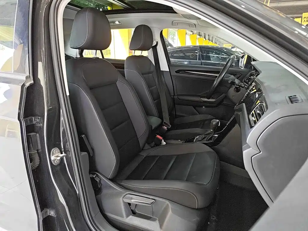 Volkswagen T-Roc — миниатюра 11