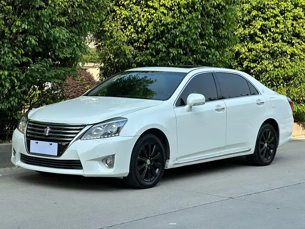Toyota Crown 2014
